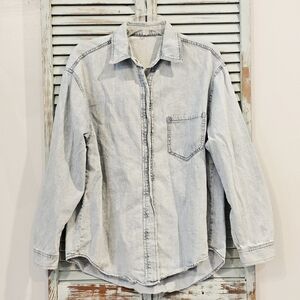 UNBRANDED CHAMBRAY BUTTON UP SHIRT Size M Lite Wash Denim Cowboy Western Cottage